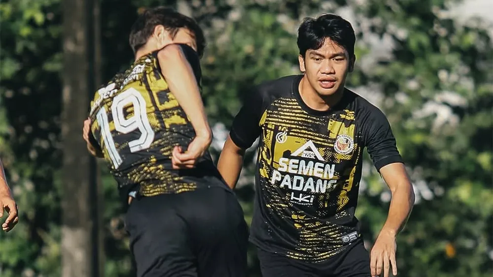 Samuel Simanjuntak Bertekad Raih Kemenangan untuk Padang - sumber: (ileagueid)