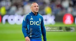 Santi Cazorla Dapat Standing Ovation di Santiago Bernabeu