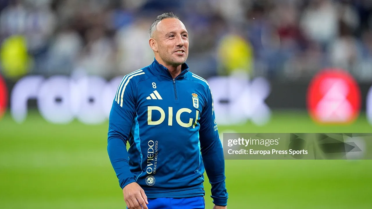 Santi Cazorla Dapat Standing Ovation di Santiago Bernabeu