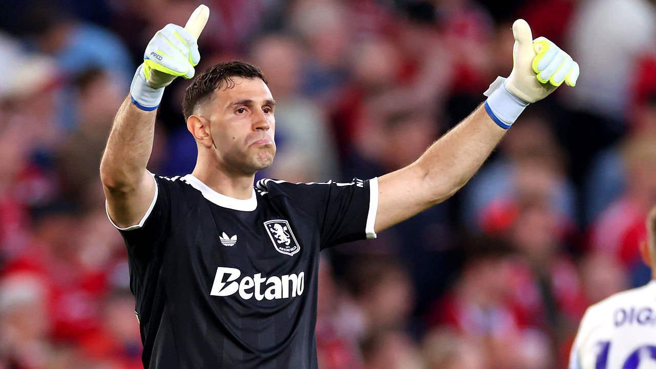 Upaya Fenerbahce Rekrut Emiliano Martinez Tergantung Hasil Pemilu