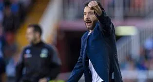 Valencia Ditahan Vallecano, Carlos Corberan Kecewa Berat