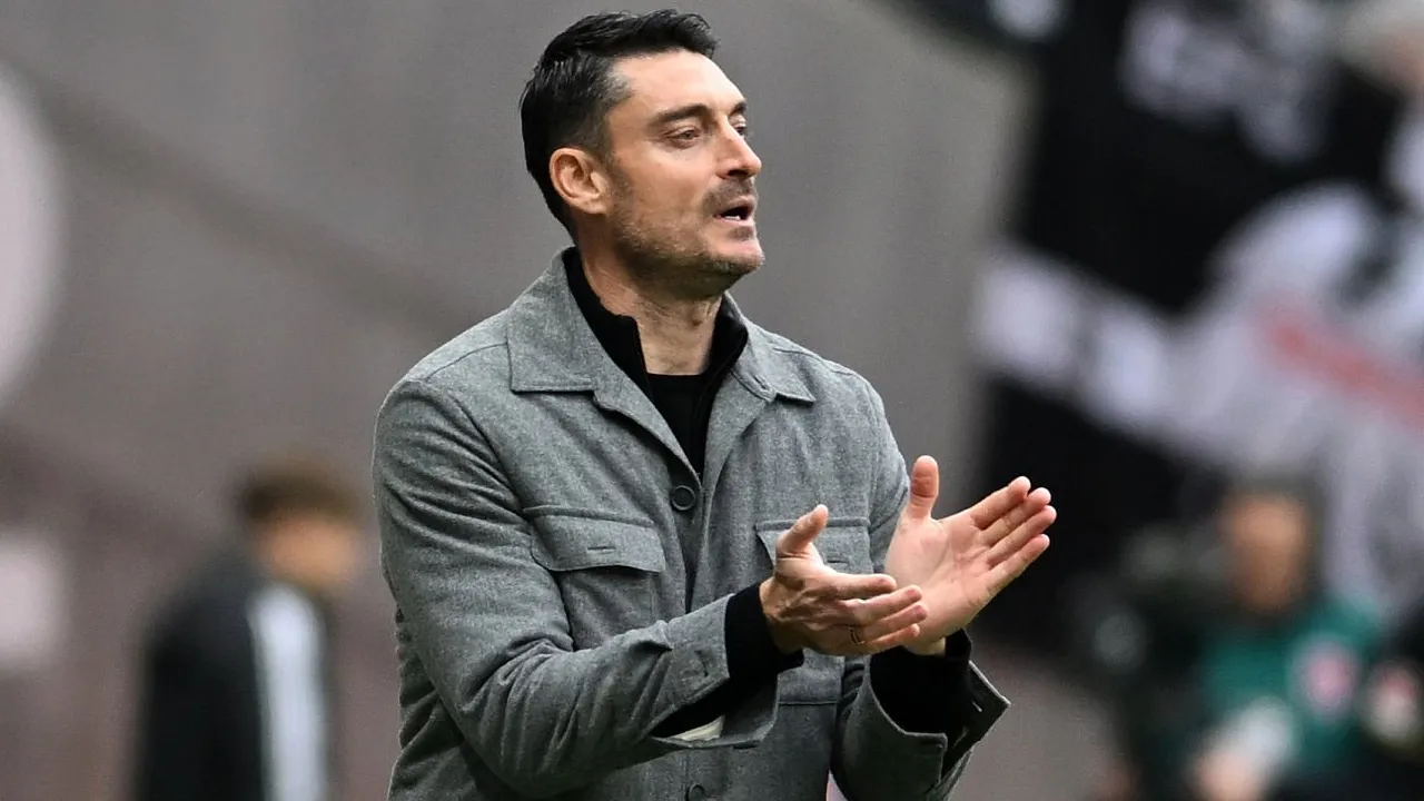 Albert Riera Pastikan Frankfurt Siap Hadapi Tantangan dari Stuttgart