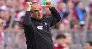 Frank Schmidt: Heidenheim Tak Akan Sibuk Pantau Wolfsburg!
