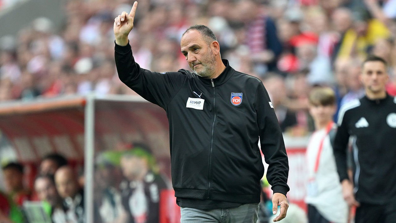 Frank Schmidt Minta Heidenheim Fokus Penuh di Laga Penentuan