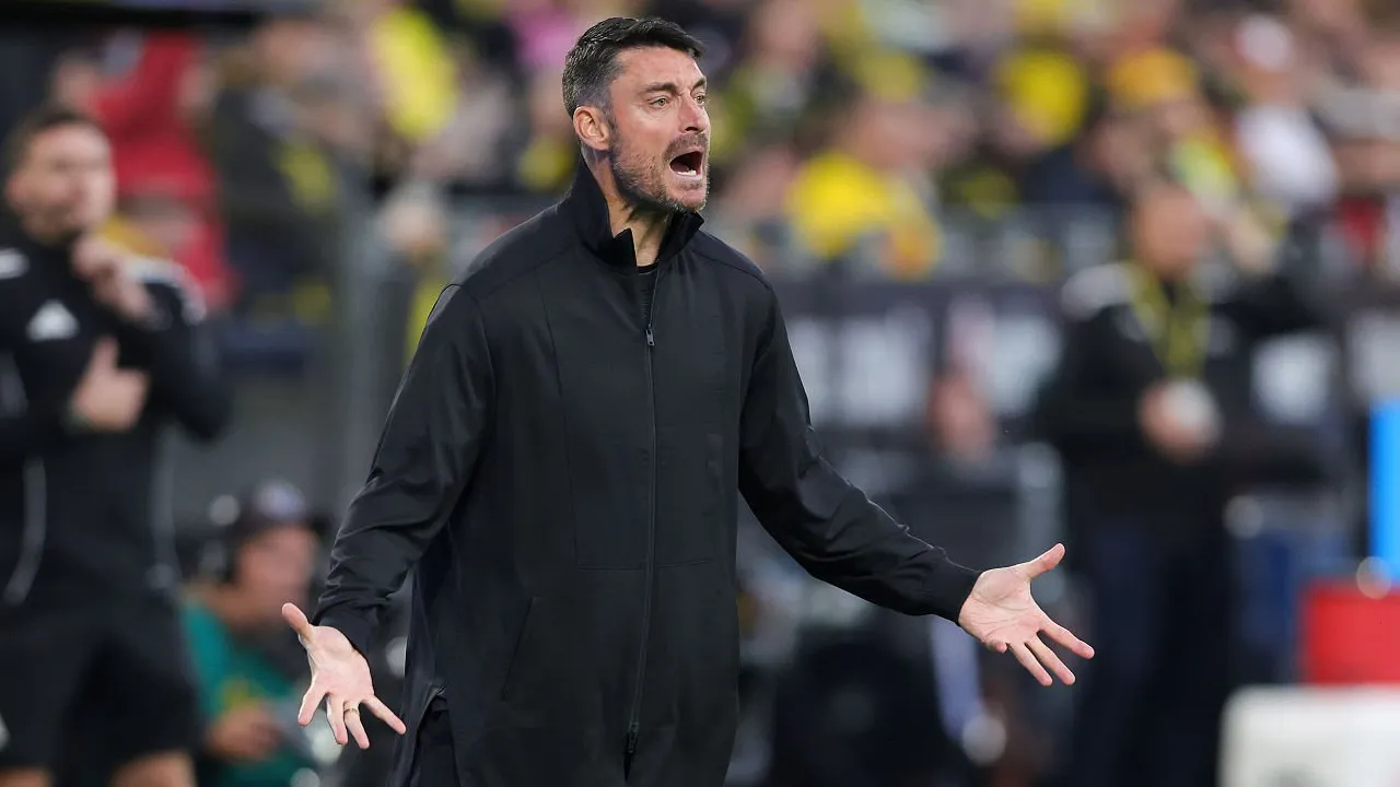 Frankfurt Wajib Menang, Albert Riera Waspadai Permainan Agresif Stuttgart