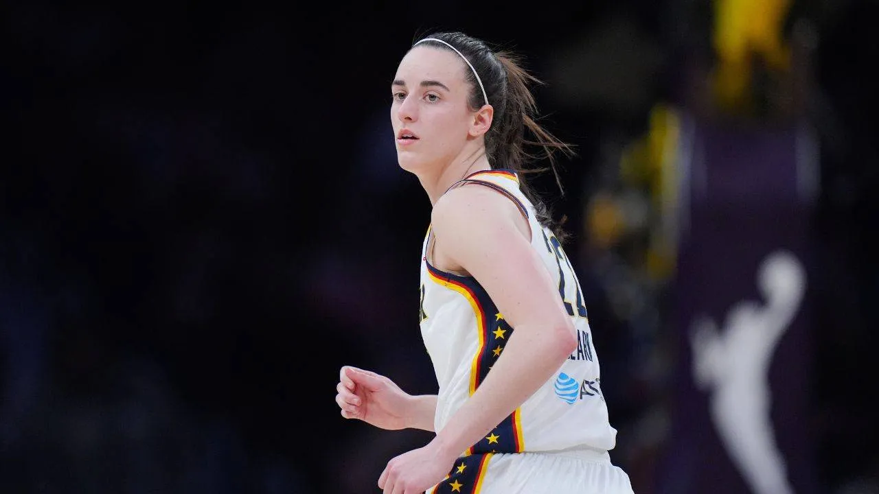 Salah satu sorotan untuk Indiana Fever adalah performa tembakan tiga angka Caitlin Clark yang belum konsisten pada awal musim. (Foto: AP)