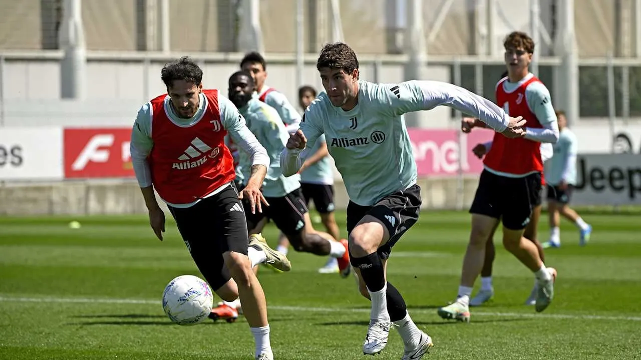 Juventus Berniat Pertahankan Dusan Vlahovic demi Kenan Yildiz?