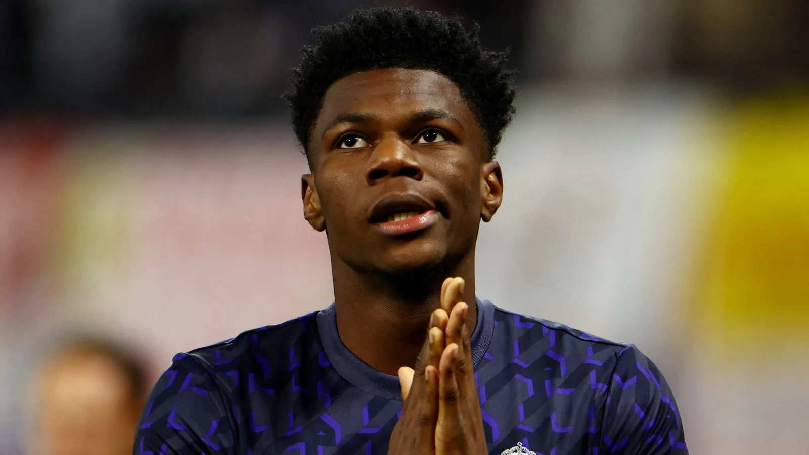 Manchester United Incar Gelandang Paling Diremehkan Dunia - sumber: (givemesport)