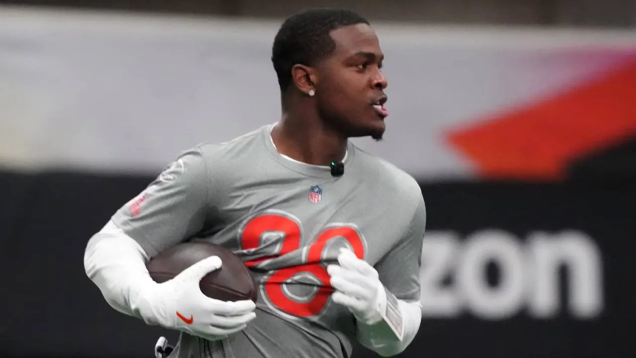 Dengan nilai rata-rata 16 juta dolar AS per musim, De'Von Achane kini menjadi running back dengan bayaran tahunan tertinggi ketiga di NFL. (Foto: AP)