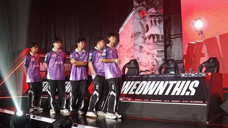 Peluang RRQ Hoshi ke Playoff MPL ID S17 - sumber: (ggwp)