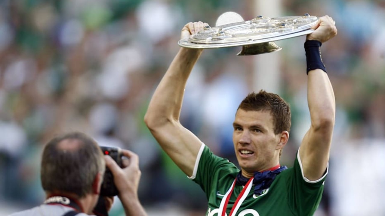 Punya Kenangan Baik, Dzeko Akui Sedih VfL Wolfsburg Terancam Degradasi