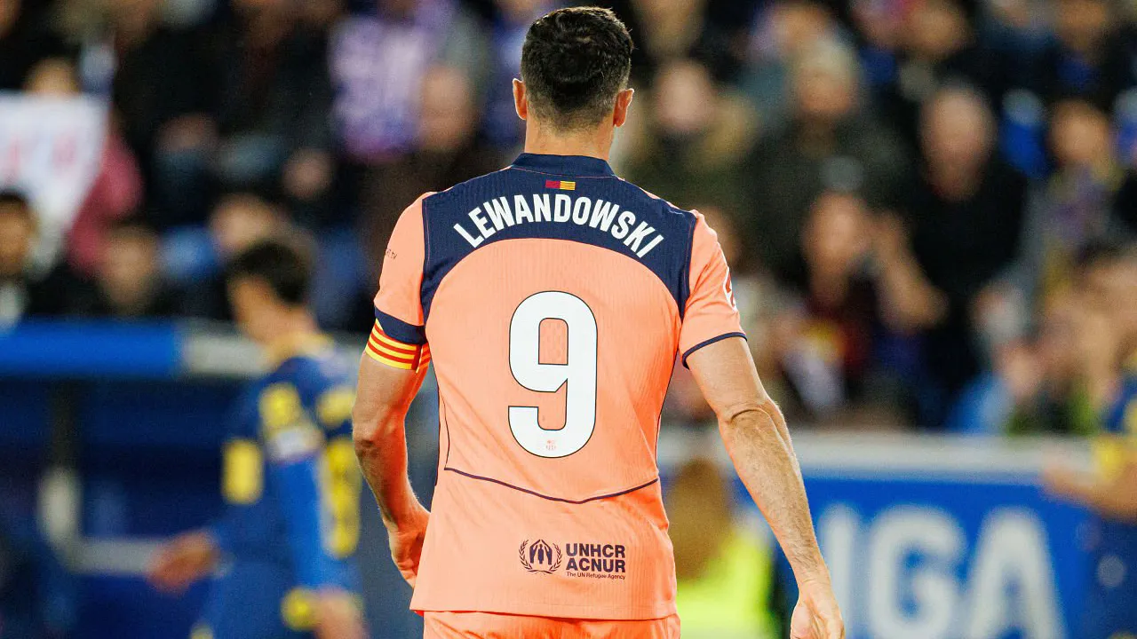 Robert Lewandowski Resmi Pamit, Barcelona Kehilangan Sang Mesin Gol