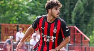 Andrea Di Siena Resmi Perpanjang Kontrak dan Gabung ke Milan Futuro