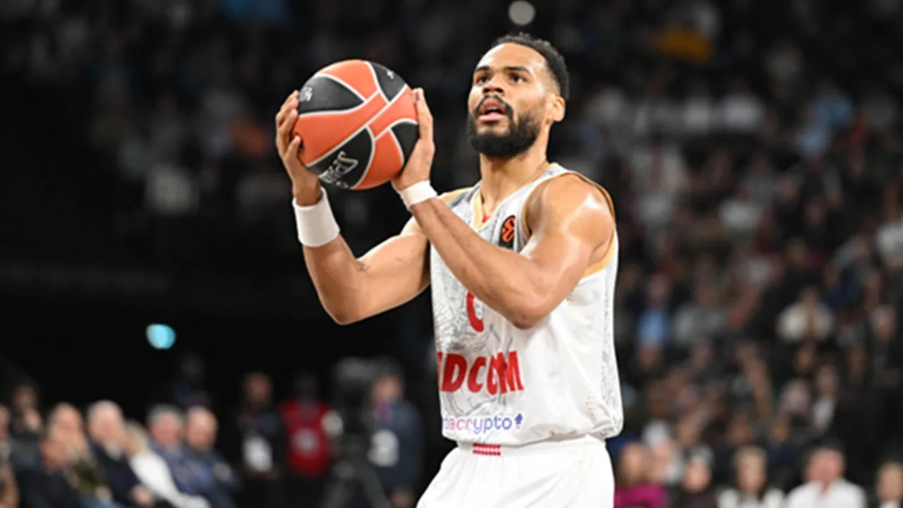 Elie Okobo Tolak Bermain karena Gaji Belum Dibayar Monaco
