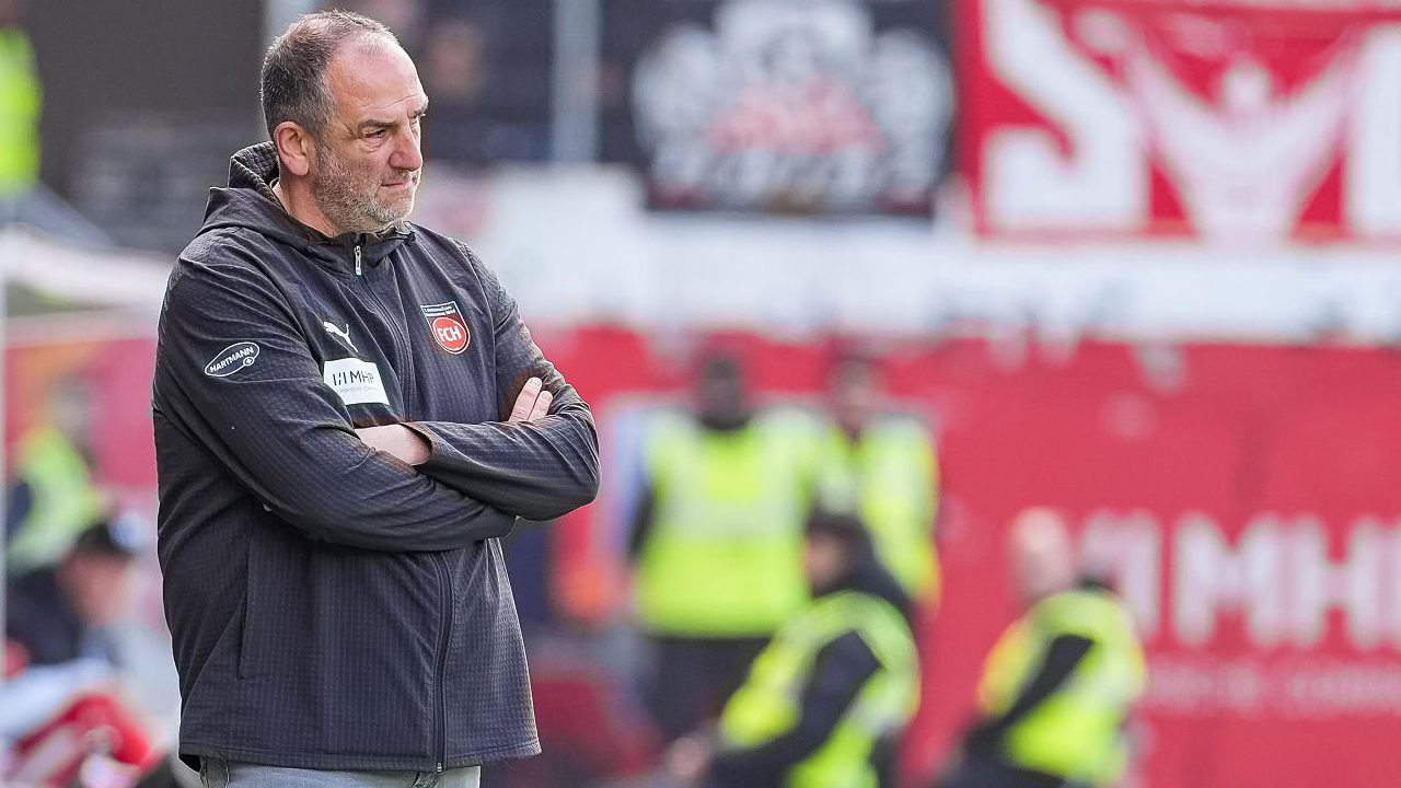 Frank Schmidt Jujur Akui Heidenheim Pantas Degradasi