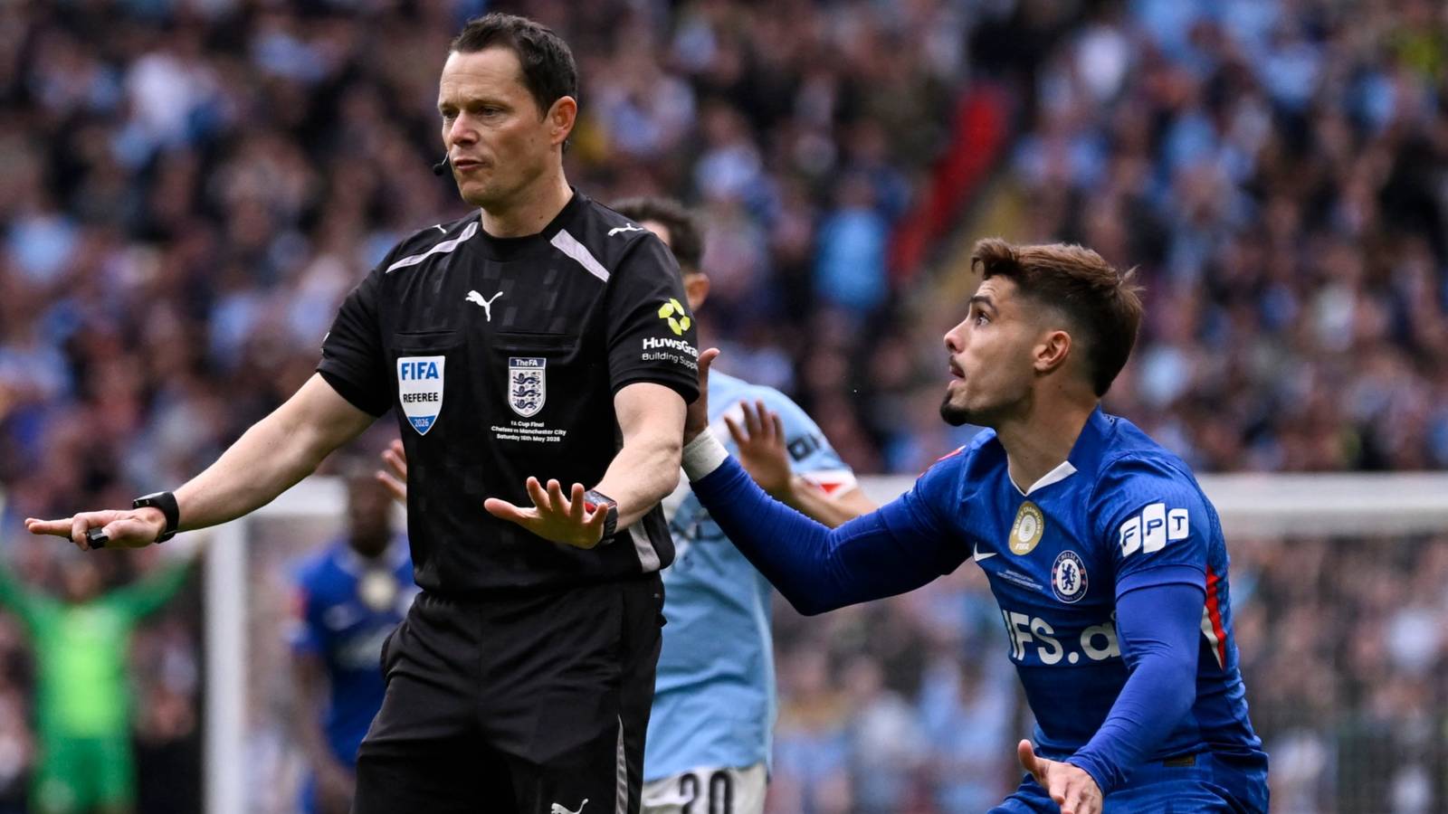 Mantan Kepala PGMOL Soroti Kesalahan Wasit di Kemenangan Tipis Man City atas Chelsea