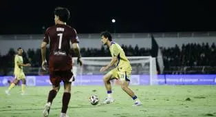 Menang Dramatis Kontra PSM, Persib Menjauh dari Borneo FC