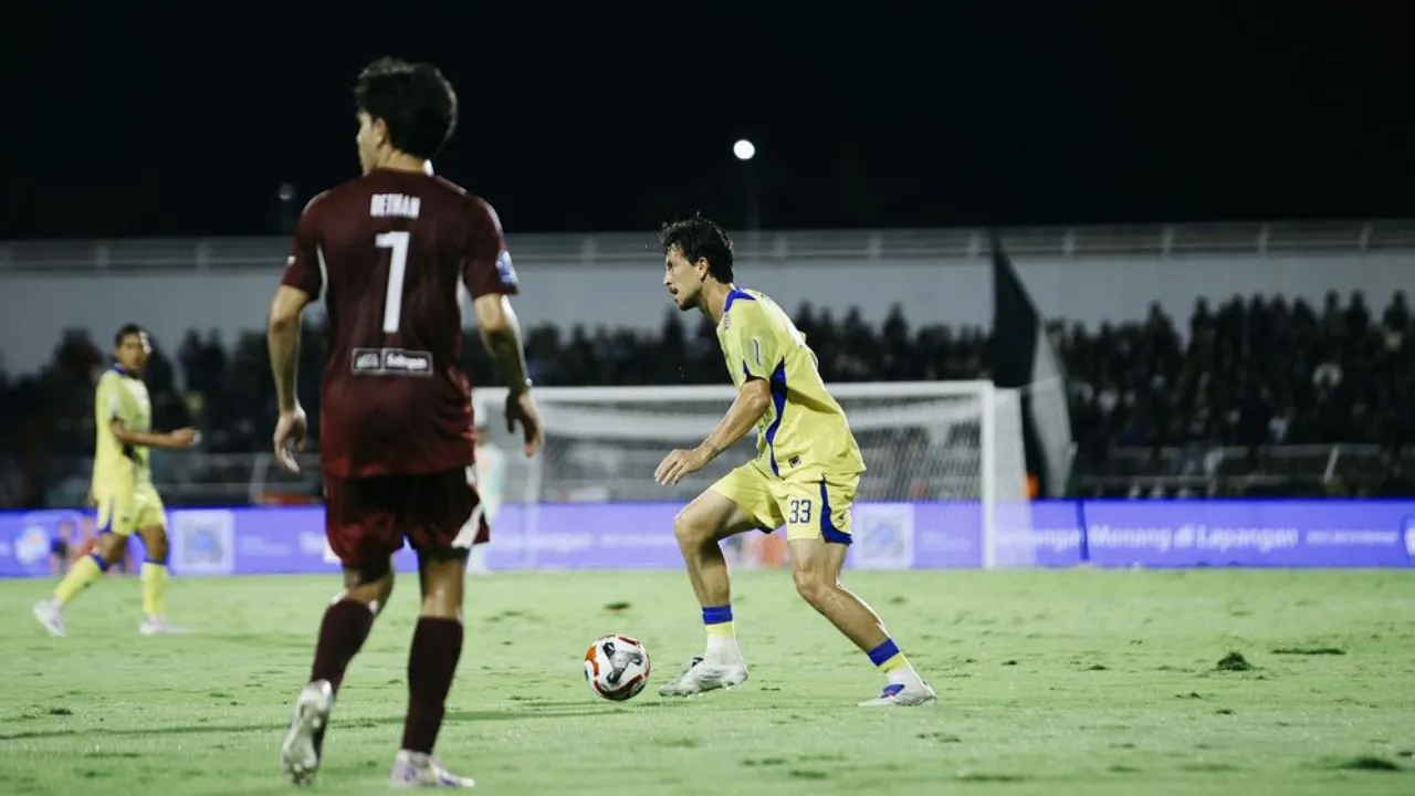 Menang Dramatis Kontra PSM, Persib Menjauh dari Borneo FC