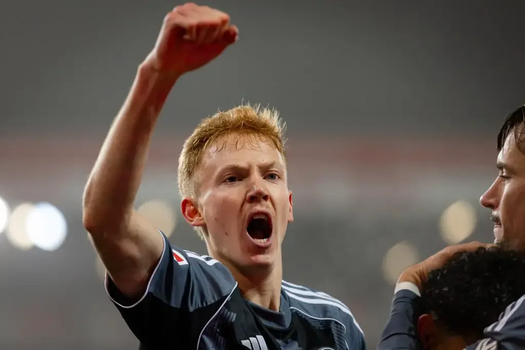Pelatih Frankfurt Soroti Keputusan Tidak Masukkan Larsson ke Tim Swedia - sumber: (getfootballnewsgermany)
