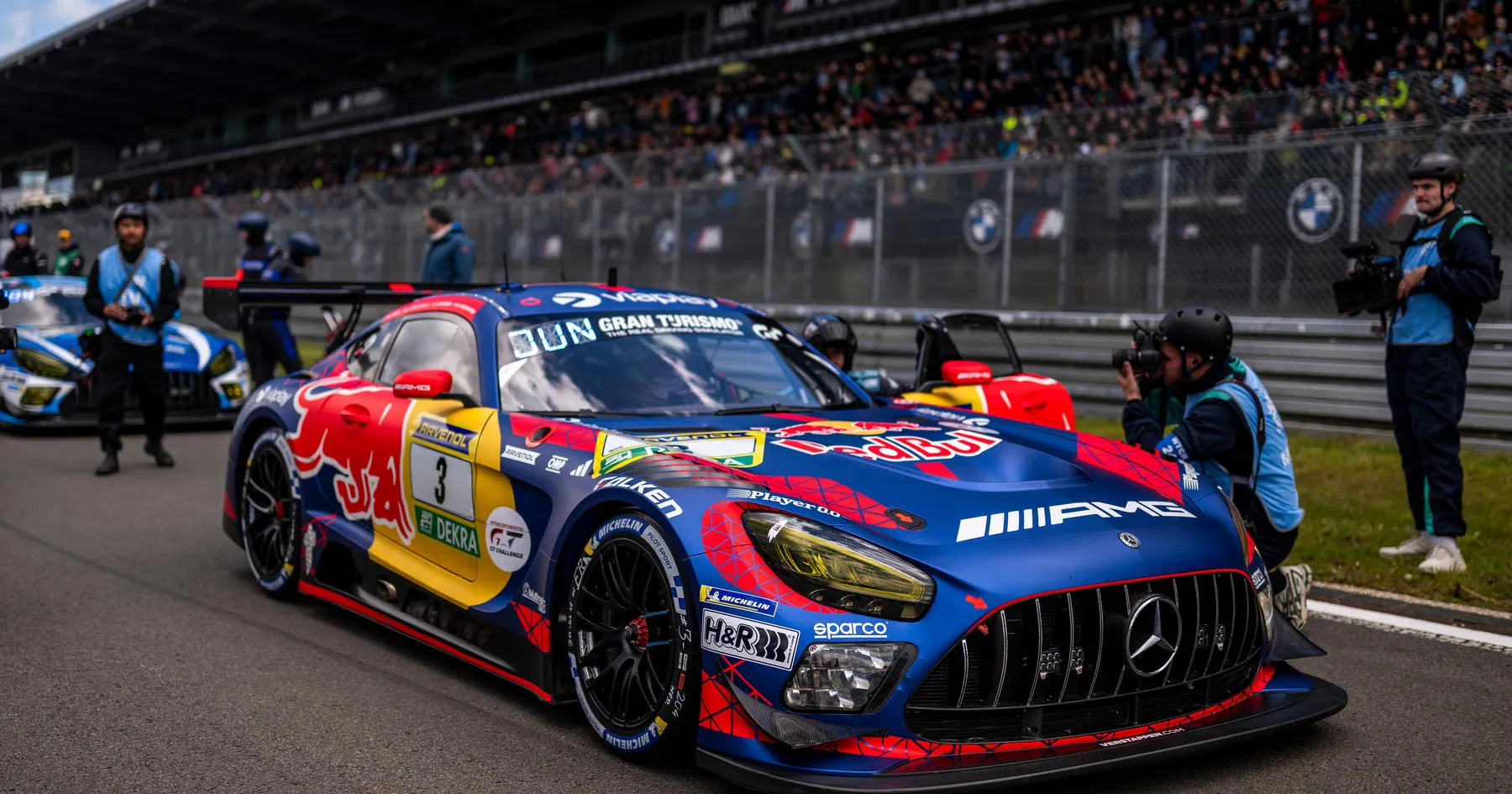 Pembalap Nordschleife Persembahkan Lagu Viral untuk Max Verstappen - sumber: (racingnews365)