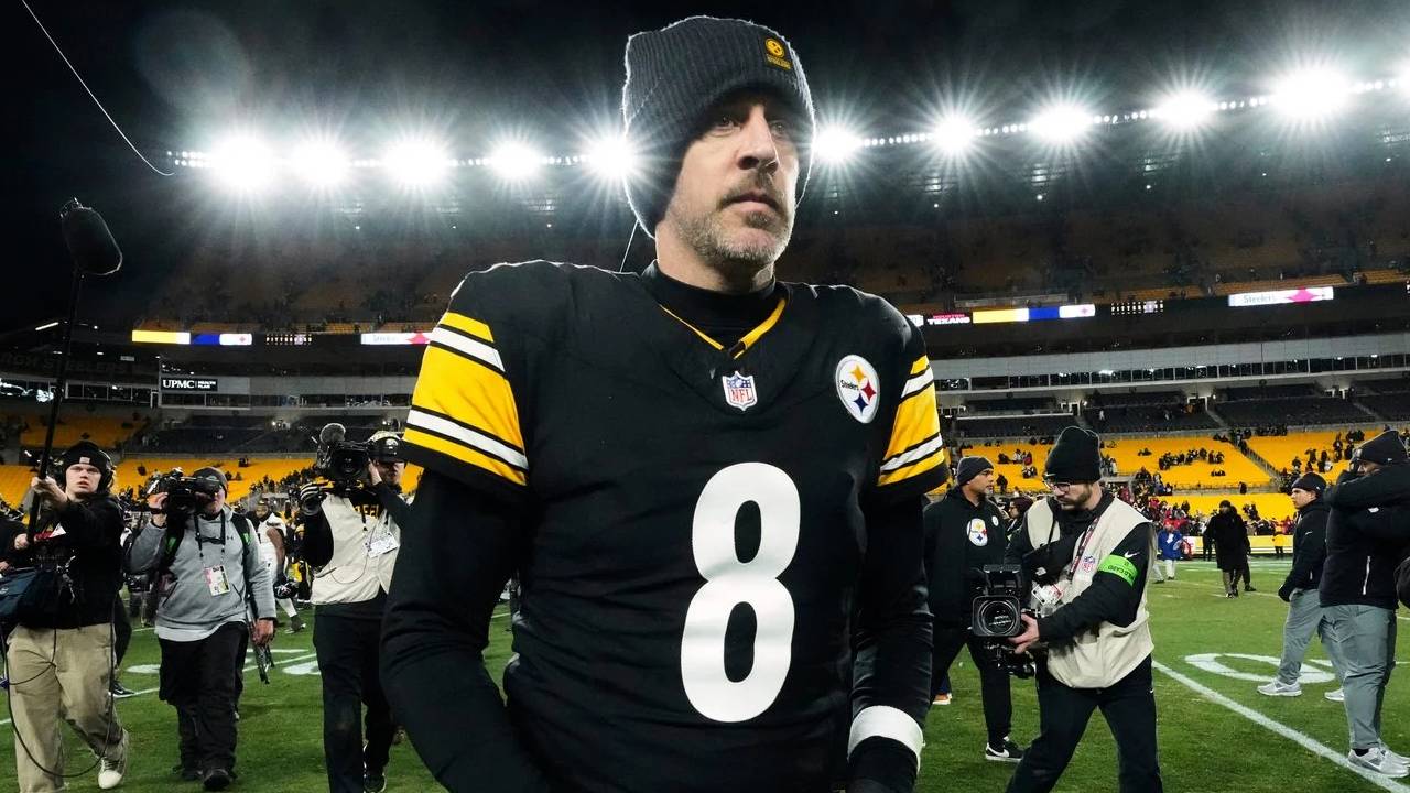 Pittsburgh Steelers Perpanjang Masa Bakti Aaron Rodgers Selama Satu Musim