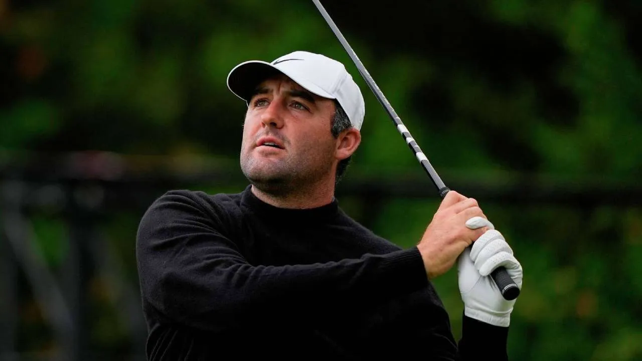 Scottie Scheffler menyoroti penempatan hole atau pin location yang menurutnya berada di titik sangat sulit dijangkau pemain. (Foto: Golf Digest)