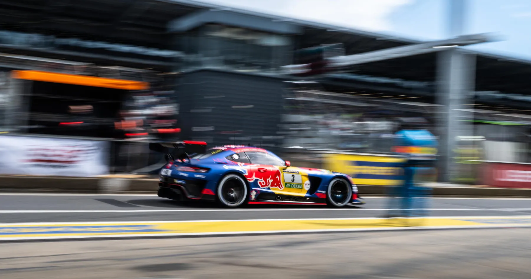 Verstappen Memimpin Jelang Akhir Nürburgring 24 Jam - sumber: (racingnews365)