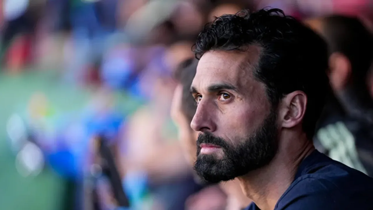 Alvaro Arbeloa Tertawakan Rumor Kylian Mbappe dan Vinicius Jr