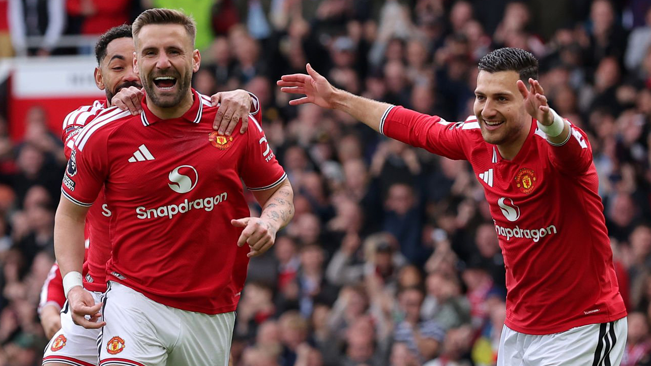 Carrick Bahagia Lihat Luke Shaw Tampil Konsisten Bersama MU