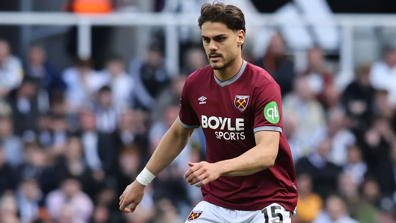 Dinos Mavropanos.