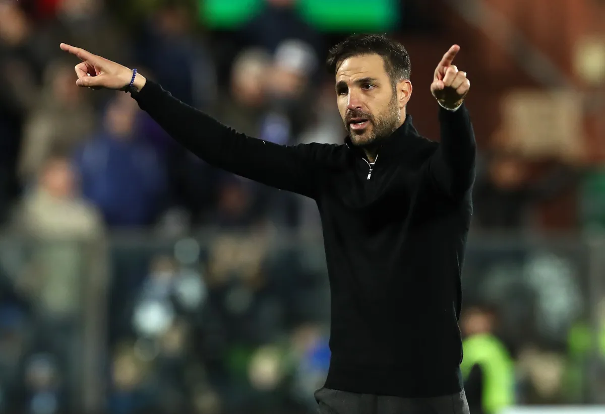 Fabregas Bela Como: Soroti Batas Gaji Klub di Tengah Kritik - sumber: (footballitalia)