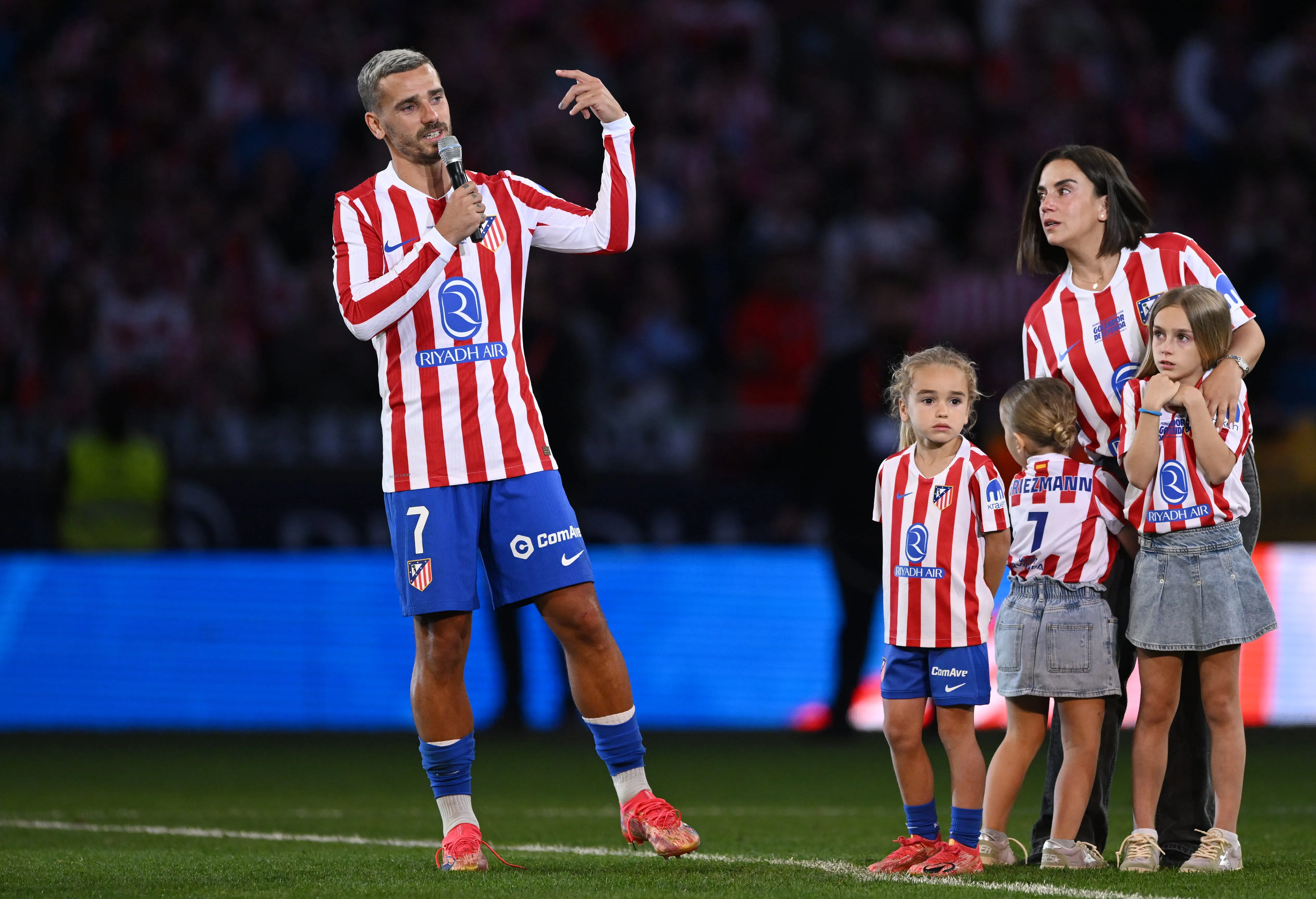 Griezmann Minta Maaf ke Fans Atletico atas Kepindahan ke Barca - sumber: (footballespana)