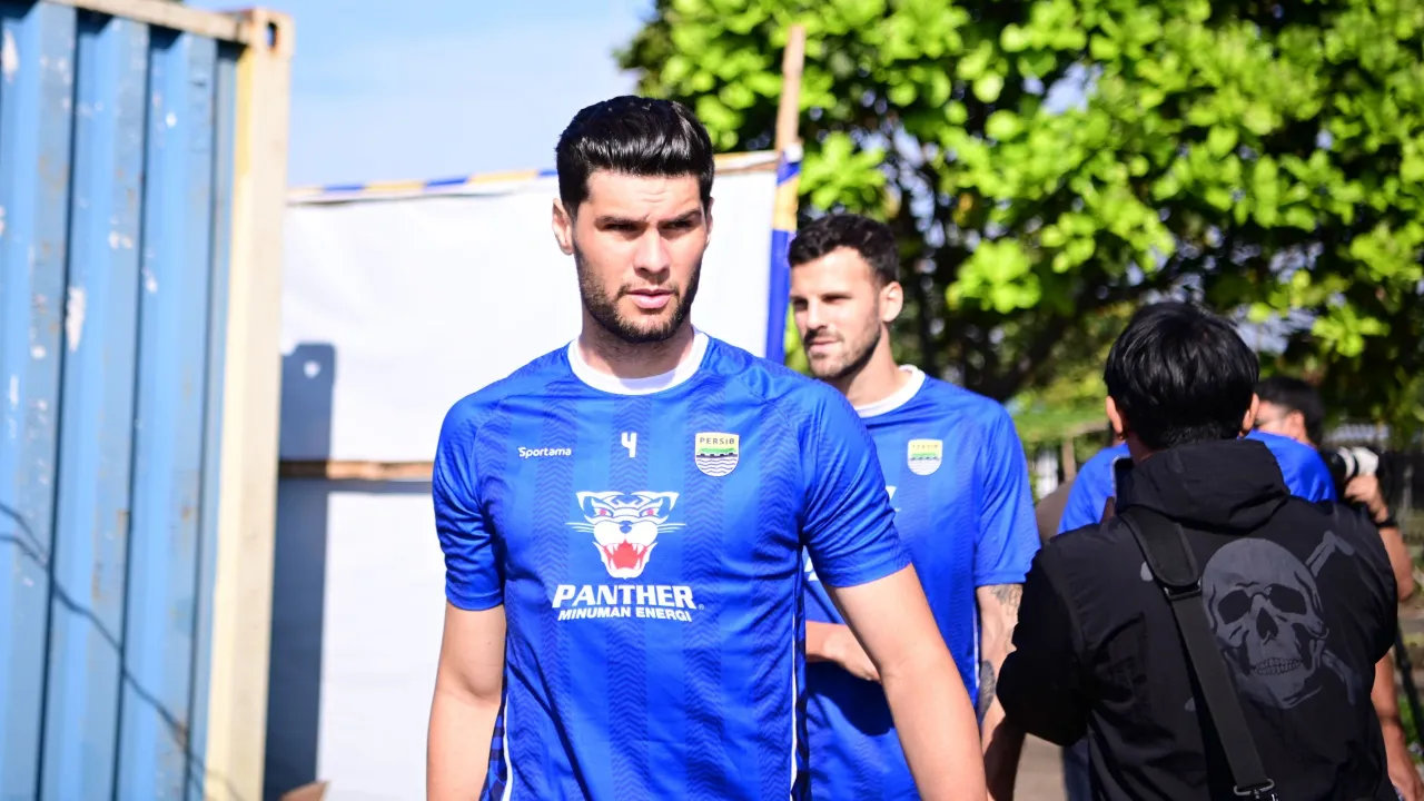 Igor Tolic Tanggapi Penampilan dan Gol Dramatis Julio Cesar