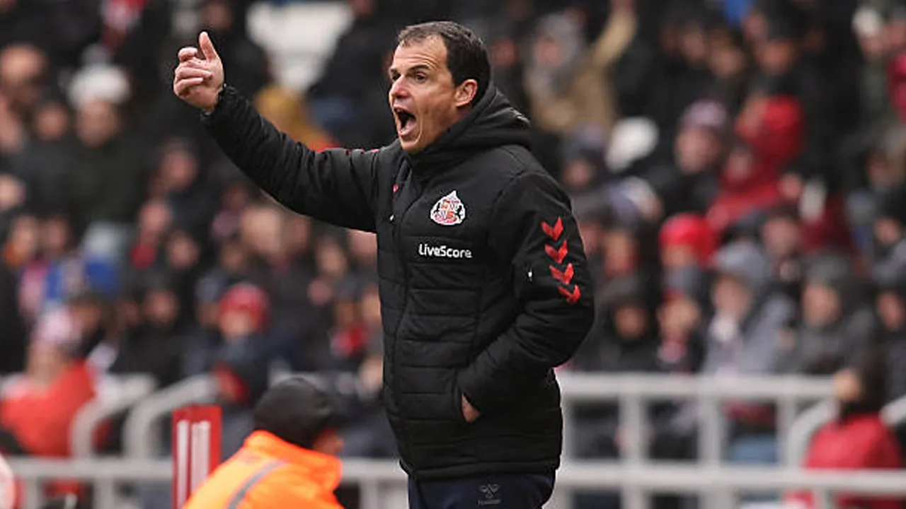 Kalahkan Everton, Regis Le Bris Ingatkan Sunderland untuk Tak Terlena