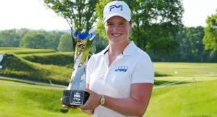 Lottie Woad Juara Kroger Queen City Championship dengan Selisih Dua Pukulan