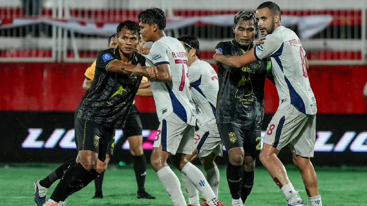 Laga Malut United FC kontra Persita Tangerang