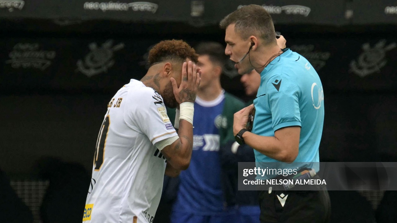 Neymar Jr Ngamuk ke Wasit usai Santos Salah Ganti Pemain