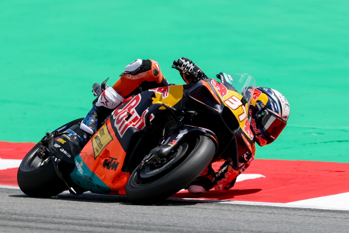 Pedro Acosta Unggul dalam Uji Coba MotoGP Barcelona yang Terhenti Hujan