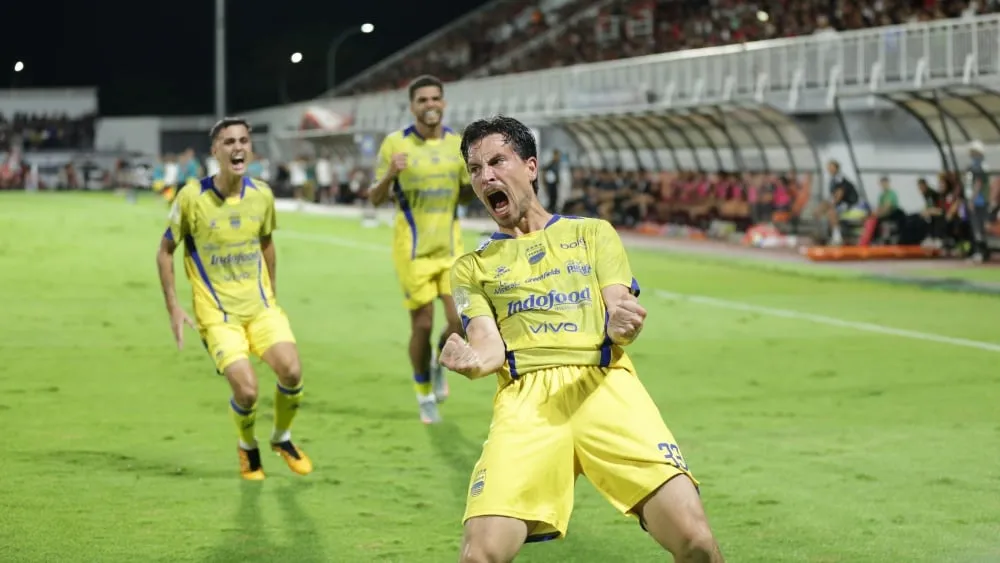 Persib Perkuat Peluang Juara Setelah Taklukkan PSM - sumber: (ileagueid)