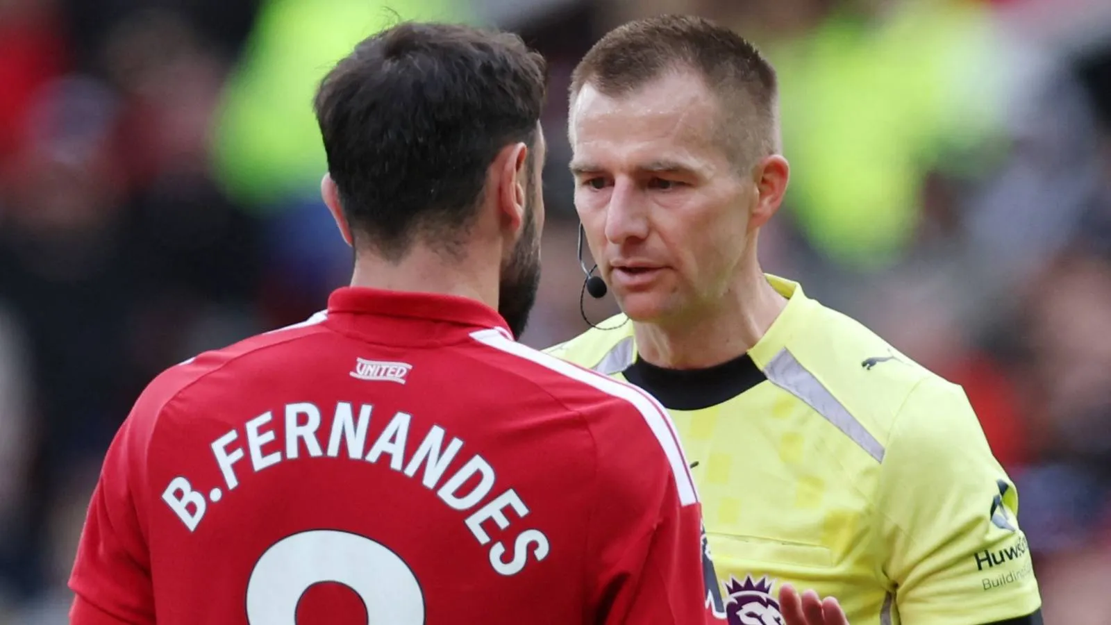 PGMOL Ungkap Alasan VAR Sahkan Handball Bryan Mbeumo di Laga Man Utd vs Forest - sumber: (givemesport)