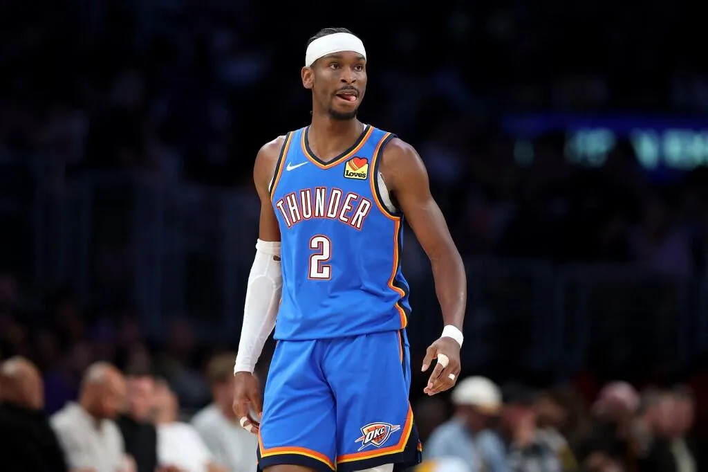 Shai Gilgeous-Alexander Merayakan MVP Kedua dengan Hadiah Mewah - sumber: (mainbasket)