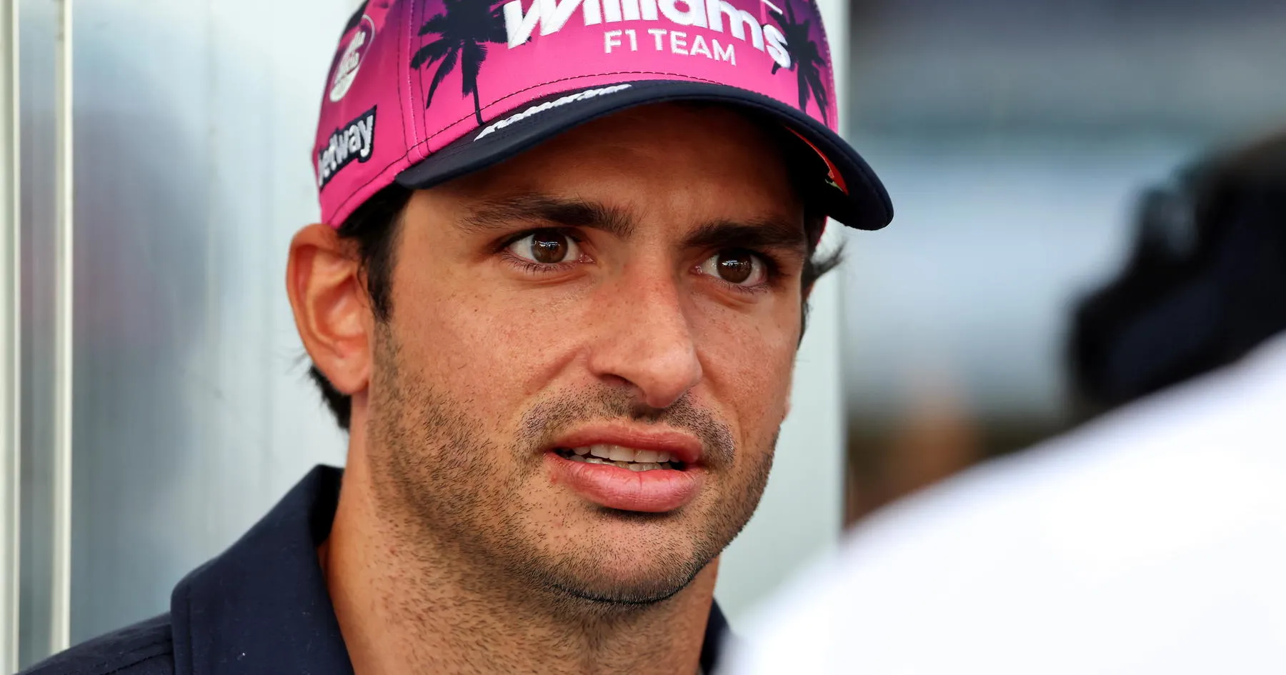 Carlos Sainz: Penundaan Aturan F1 karena Tekanan Pabrikan - sumber: (racingnews365)