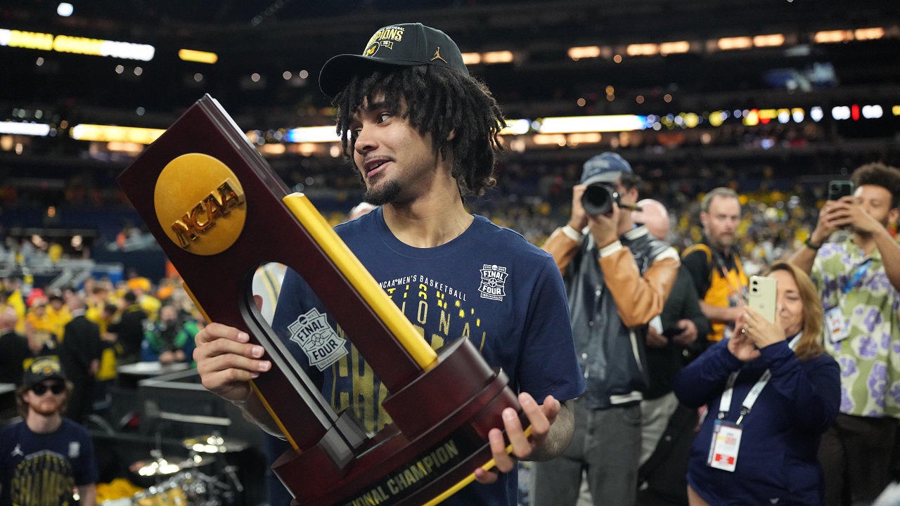 Elliot Cadeau Putuskan Kembali ke Michigan University