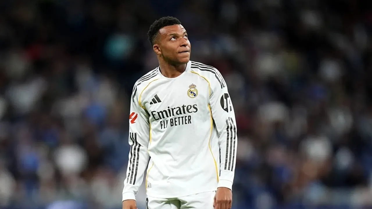 Jose Antonio Camacho Pasang Badan untuk Kylian Mbappe