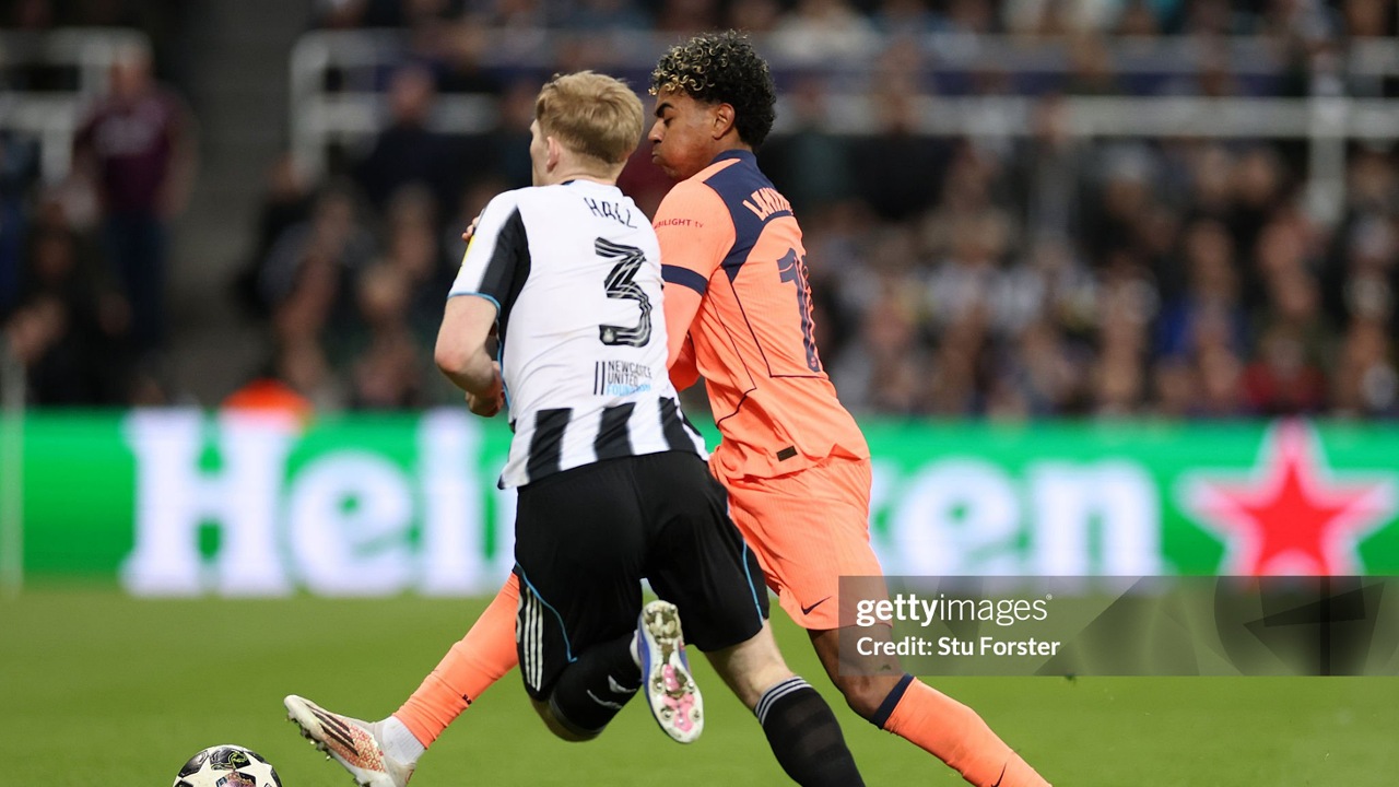 Lewis Hall Bangga Pernah Redam Bintang Barcelona, Lamine Yamal