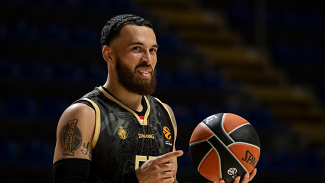 Mike James Kian Dekat Hengkang ke Barcelona Basket