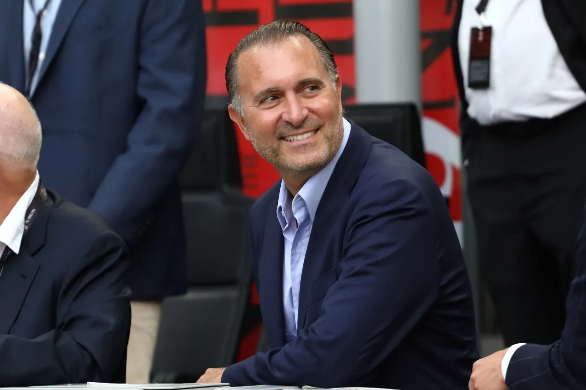 RedBird Pertimbangkan Jual Saham Minoritas Milan ke David Ellison - sumber: (footballitalia)