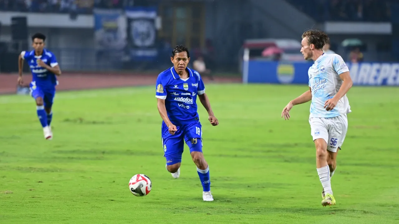 Gelandang Persib, Adam Alis
