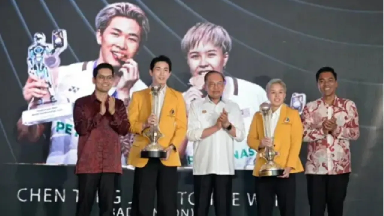 Tang Jie/Ee Wei Ganda Campuran Pertama Menangi Penghargaan Nasional