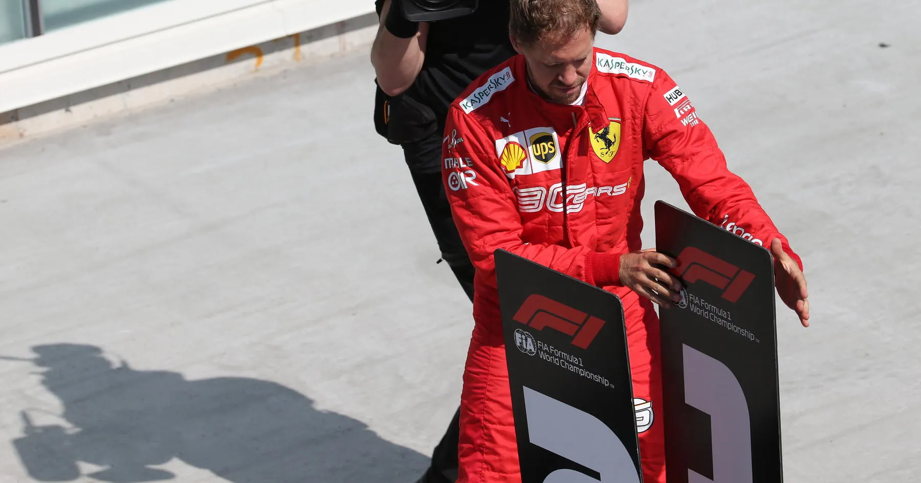 Vettel Protes Usai Penalti Kontroversial di F1 Kanada - sumber: (racingnews365)
